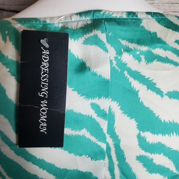 Adressing Woman Top Size 2X.Pit to pit approx: 26.5 inches Right shoulder to - Picture 8 of 8